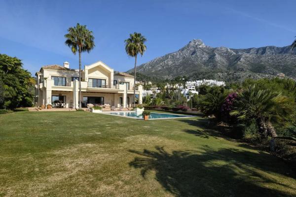 Casa independiente en Urbanización Marbella Hill Club