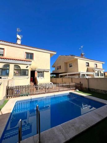 Chalet pareado en calle Mar Amarillo