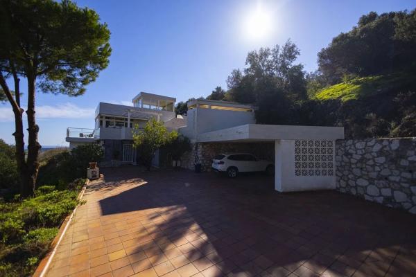 Casa independiente en avenida Aguila Coronada