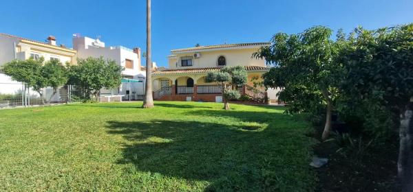 Casa independiente en calle Zorzales