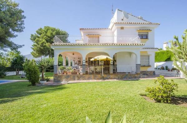 Casa independiente en Urbanización Haza del Algarrobo