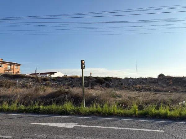 Terreno en carretera Bacarot