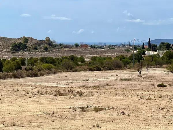 Terreno en calle Salvador y Vicente Perez Lledo