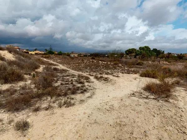 Terreno en calle Salvador y Vicente Perez Lledo