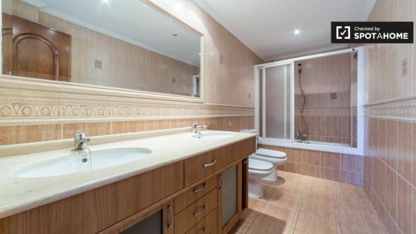 Apartamento amueblado de 5 dormitorios Camins al Grau Valencia