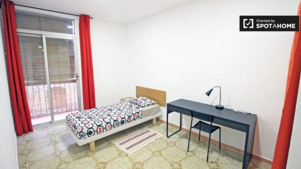 Habitación interior en apartamento de 4 dormitorios en El Raval, Barcelona