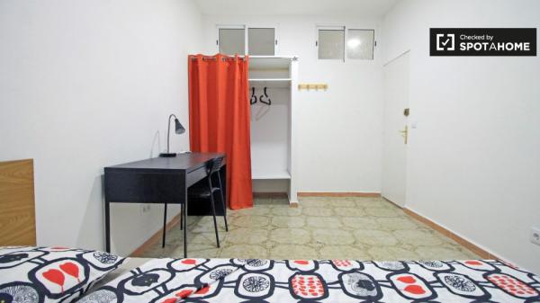 Habitación interior en apartamento de 4 dormitorios en El Raval, Barcelona