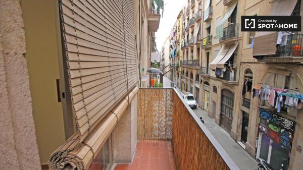 Habitación interior en apartamento de 4 dormitorios en El Raval, Barcelona