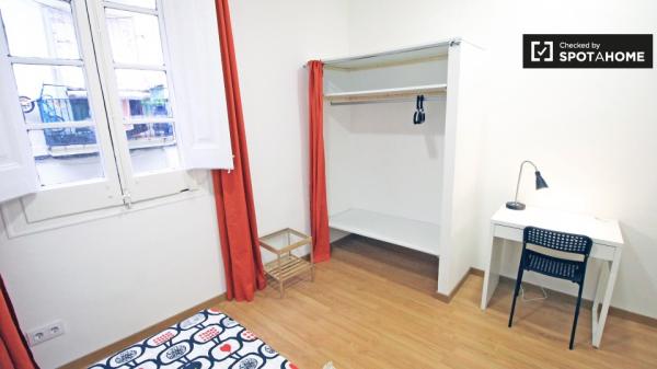 Habitación interior en apartamento de 4 dormitorios en El Raval, Barcelona