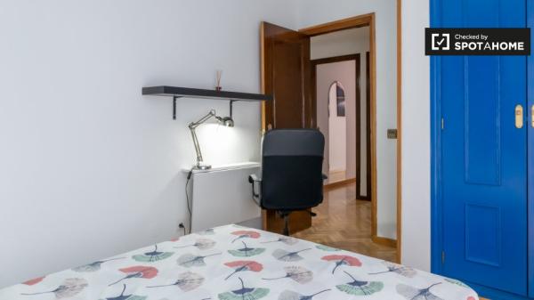 Habitaciones en alquiler en apartamento de 5 dormitorios en Alcalá De Henares.