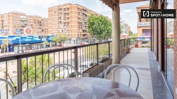 Habitaciones en alquiler en apartamento de 5 dormitorios en Alcalá De Henares.