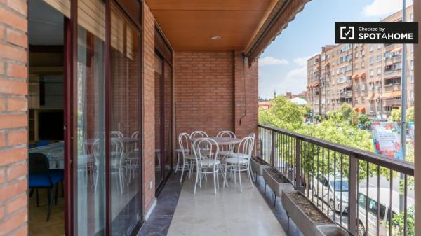 Habitaciones en alquiler en apartamento de 5 dormitorios en Alcalá De Henares.