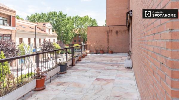 Habitaciones en alquiler en apartamento de 5 dormitorios en Alcalá De Henares.