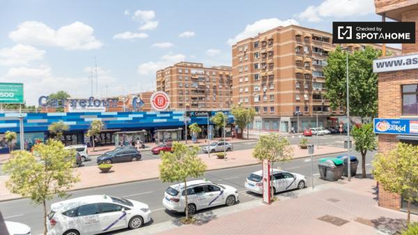 Habitaciones en alquiler en apartamento de 5 dormitorios en Alcalá De Henares.