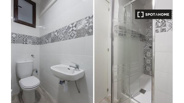 Fantástica habitación doble con balcón privado en Valencia