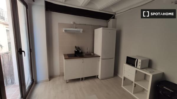 Fantástica habitación doble con balcón privado en Valencia