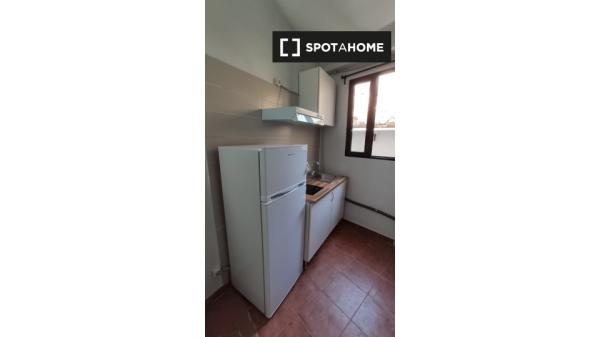 Fantástica habitación doble con balcón privado en Valencia