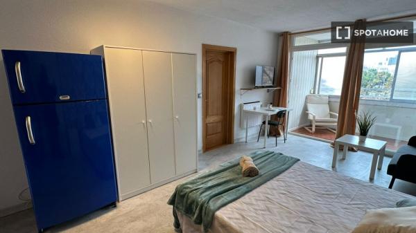 Quarto para alugar em apartamento de 4 quartos em Madrid