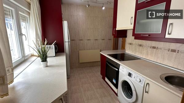 Quarto para alugar em apartamento de 4 quartos em Madrid