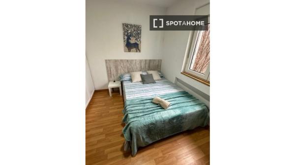 Quarto para alugar em apartamento de 4 quartos em Madrid