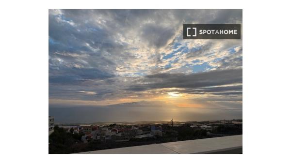 Piso entero de 2 habitaciones en Guía de Isora