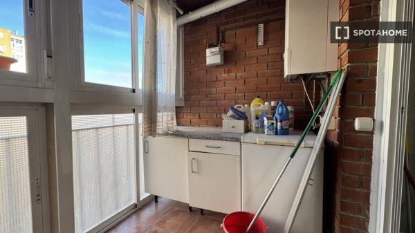 Quarto para alugar na rua Andaluces em Madrid