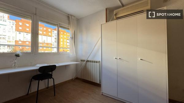 Quarto para alugar na rua Andaluces em Madrid