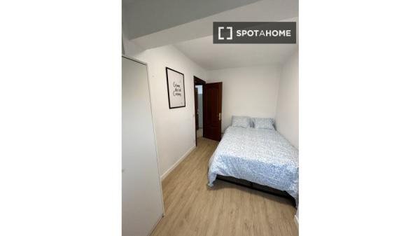 Room in shared apartment in Santander