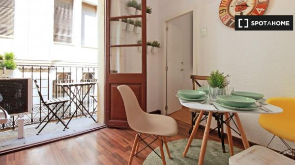 Habitación en piso compartido en barcelona.