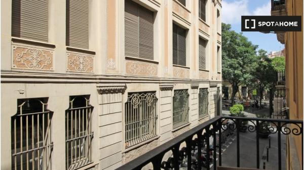 Habitación en piso compartido en barcelona.