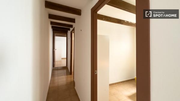 Zimmer zu vermieten in einer 3-Zimmer-Wohnung in Barcelona