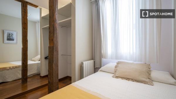 Zimmer zu vermieten in 4-Zimmer-Wohnung in Madrid