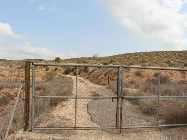 Terreno en calle Carlos Arniches