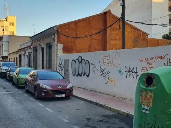 Terreno en calle de Pedro Lorca