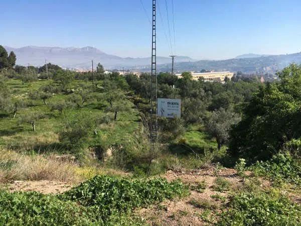 Terreno en calle Beniasent