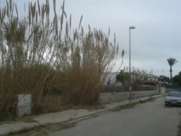 Terreno en calle Riu de La Sénia