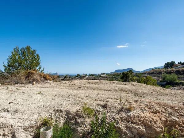 Terreno en calle Clara Campoamor