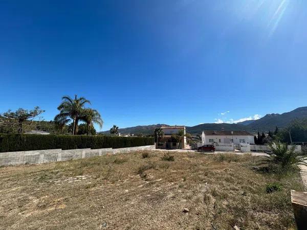 Terreno en Alcalalí