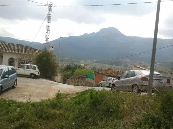 Terreno en calle Centenario del descubrimiento de América, 29