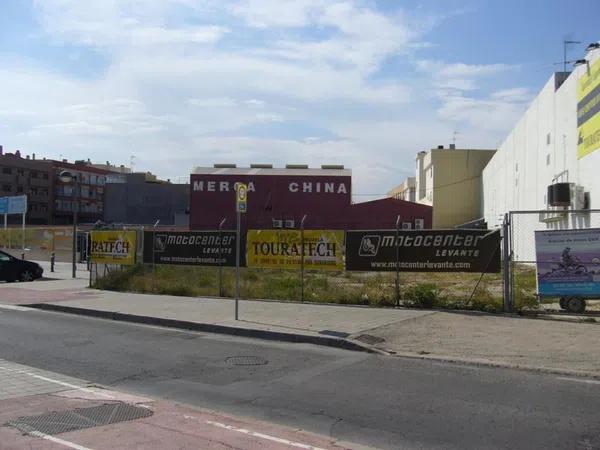 Terreno en avenida Hospital, 10