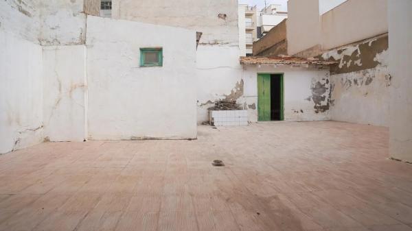 Casa independiente en calle Vicente Salinas