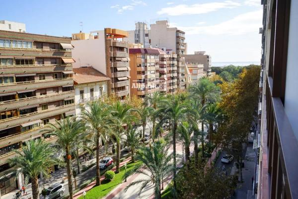 Piso en avenida del Doctor Gadea