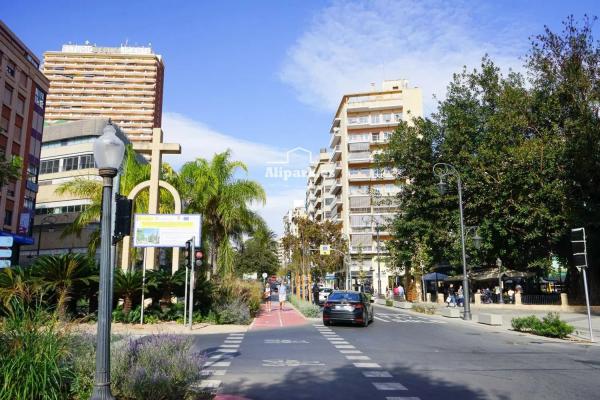 Piso en avenida del Doctor Gadea