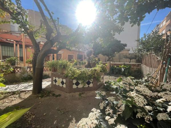 Casa independiente en calle Hernán Cortés s/n