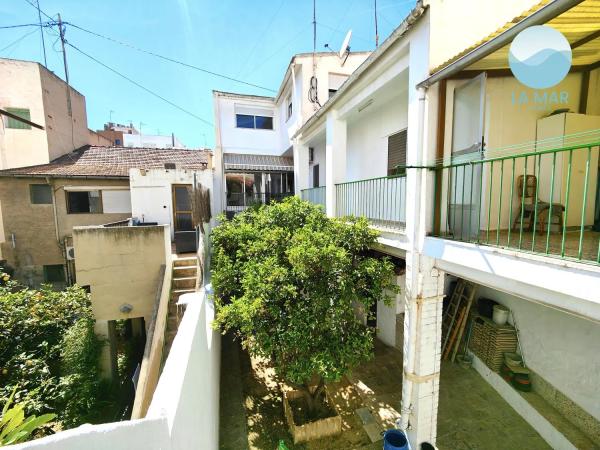 Casa independiente en calle Reyes Católicos