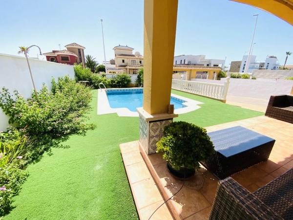 Chalet en Barrio La Zenia