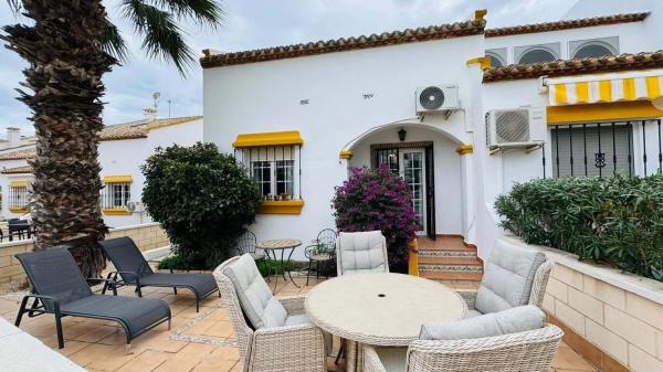 Chalet en Barrio Lomas de Cabo Roig-Los Dolses