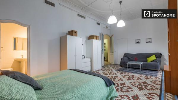 Quarto para alugar em apartamento de 7 quartos em Ciutat Vella