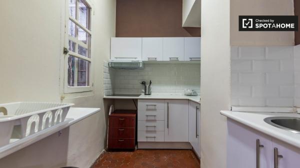 Quarto para alugar em apartamento de 7 quartos em Ciutat Vella