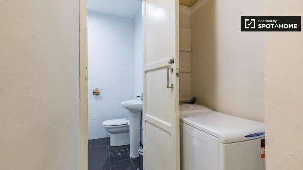 Quarto para alugar em apartamento de 7 quartos em Ciutat Vella